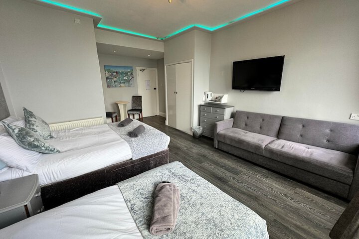 Room 12 of 125