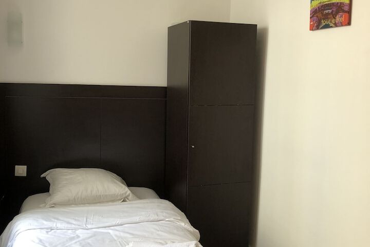 Room 25 of 46