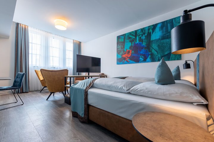 Room 10 of 42