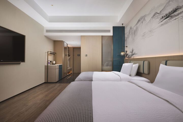 Room 10 of 34