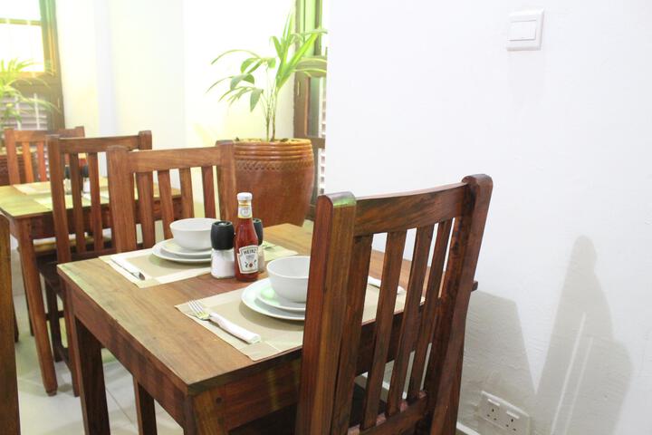 Dining 1 of 91