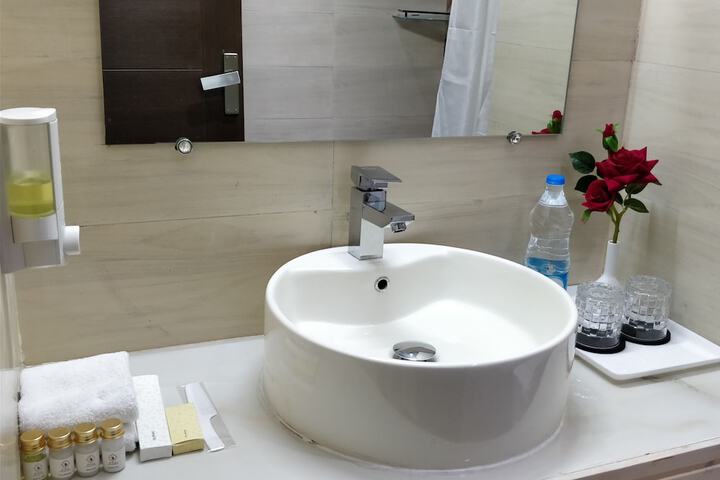 Room 32 of 92