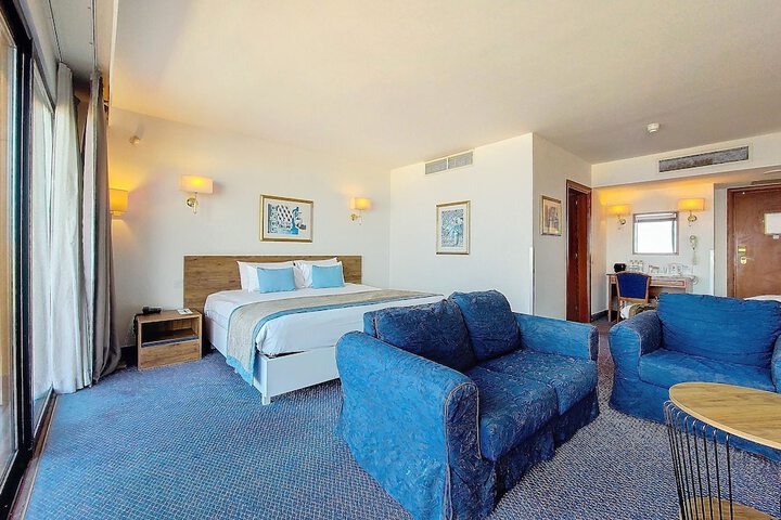 Room 55 of 148