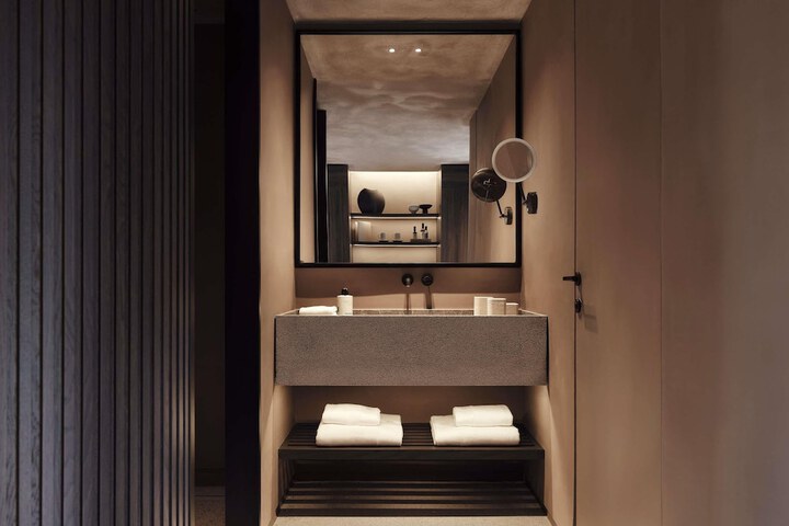 Room 26 of 43