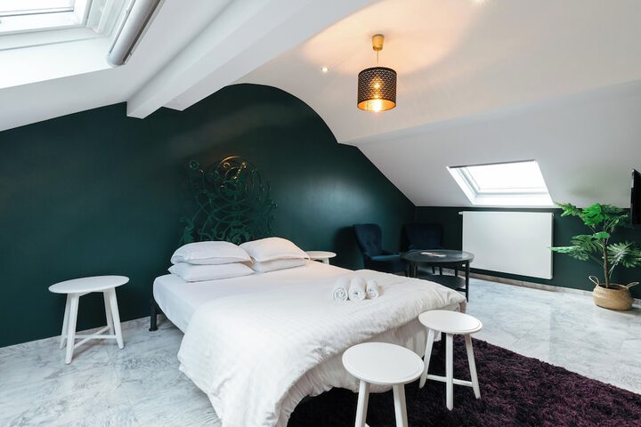 Room 8 of 69