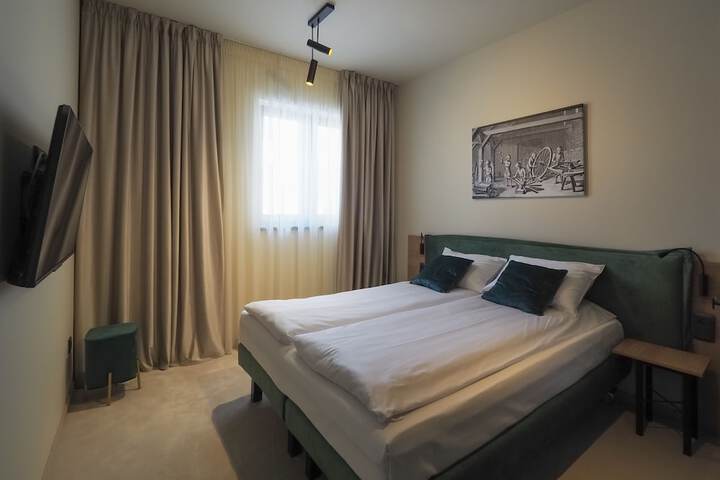 Room 4 of 74