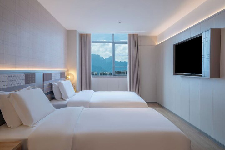 Room 11 of 27
