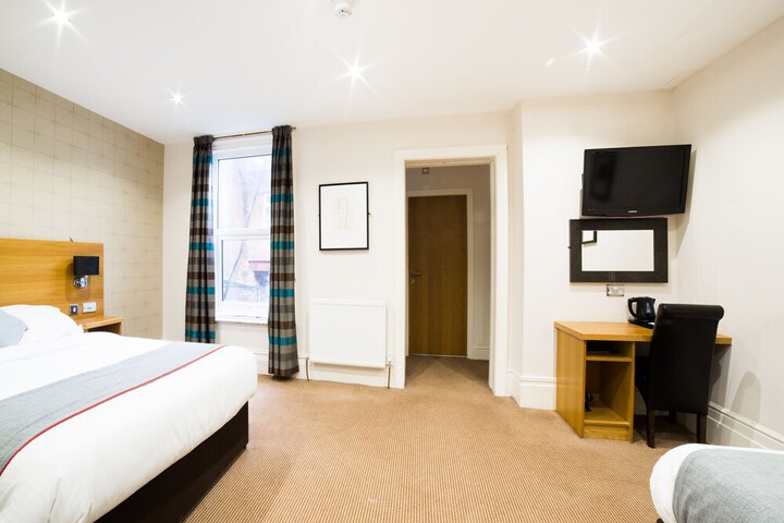 Room 29 of 48
