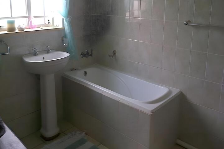 Room 14 of 18