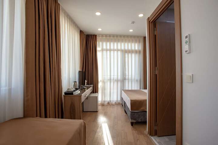 Room 12 of 66