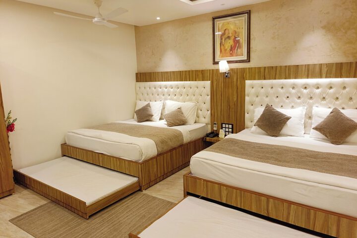 Room 35 of 77