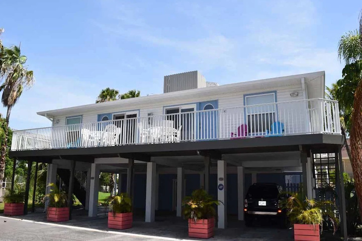 Exterior of SEABREEZE APARTMENTS