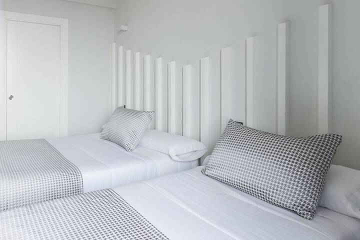 Room 6 of 30