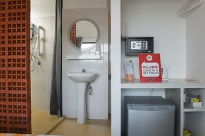 Room 2 of 41