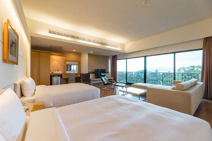 Room 10 of 34