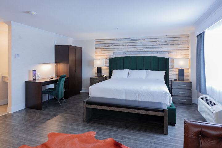 Room 15 of 108