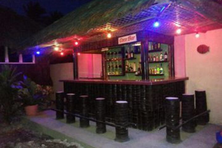 Lounge 16 of 29
