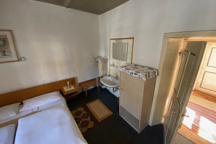 Room 12 of 44