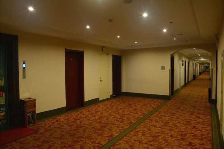 Ballroom/Hall 19 of 23