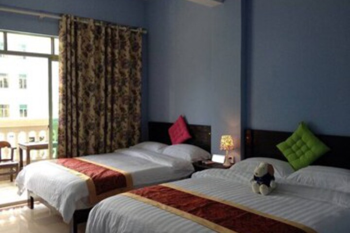 Room 6 of 18