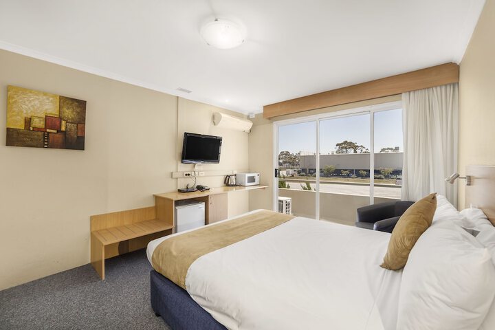 Room 11 of 39