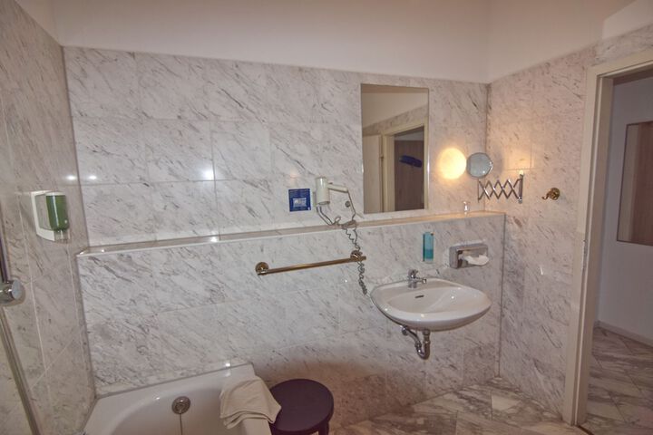 Room 14 of 25