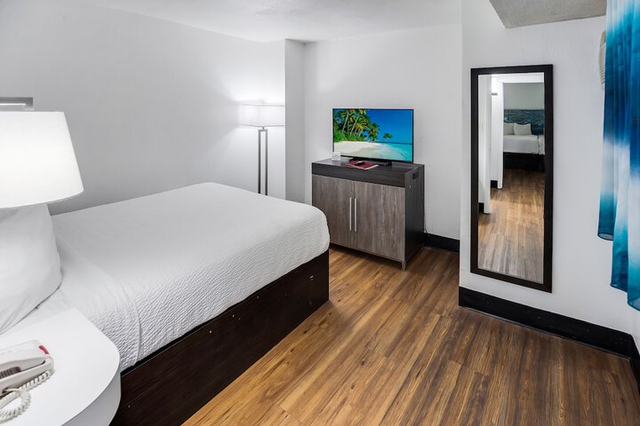 Room 30 of 74