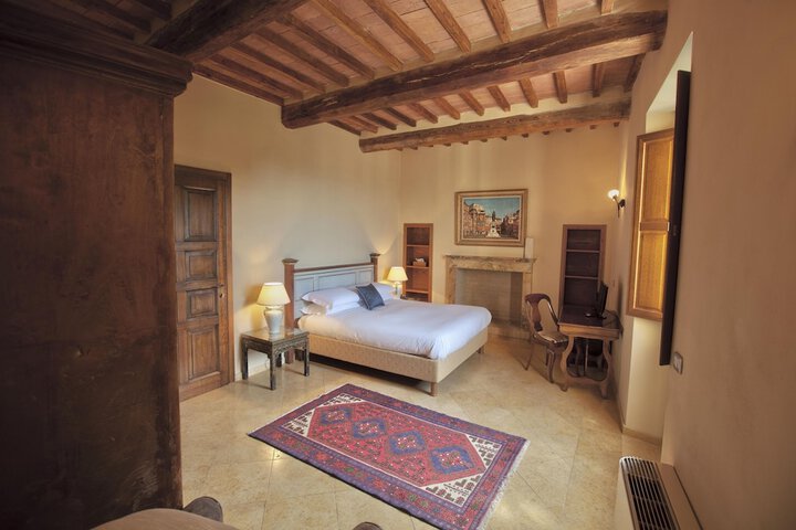 Room 4 of 55