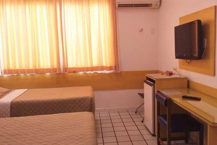 Room 7 of 28