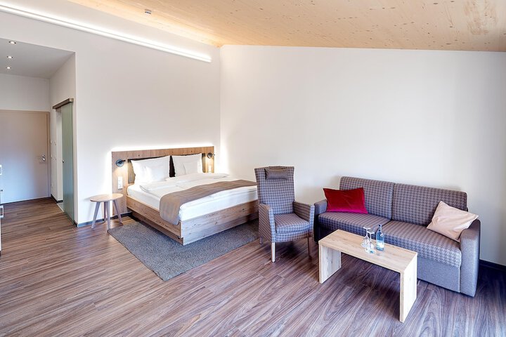 Room 10 of 90