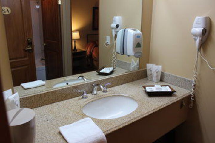 Room 3 of 8