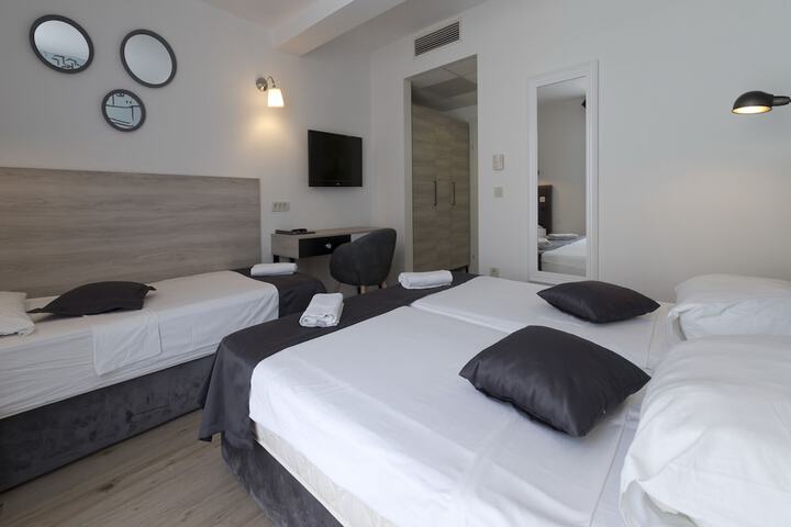Room 4 of 52