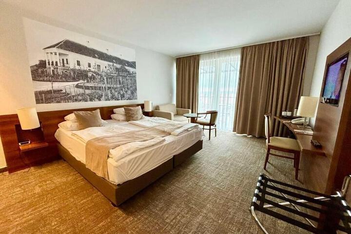 Room 8 of 53