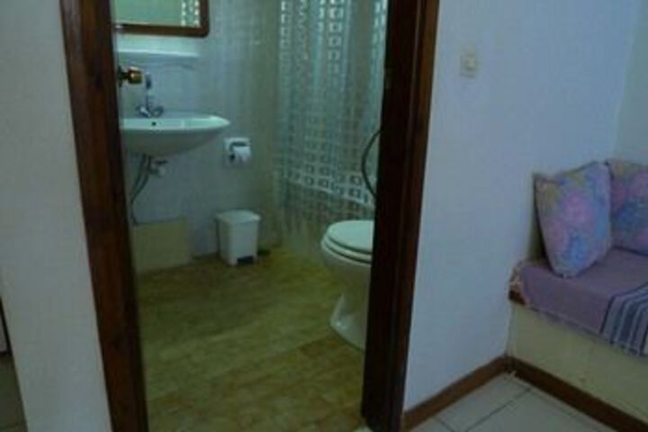 Room 13 of 26