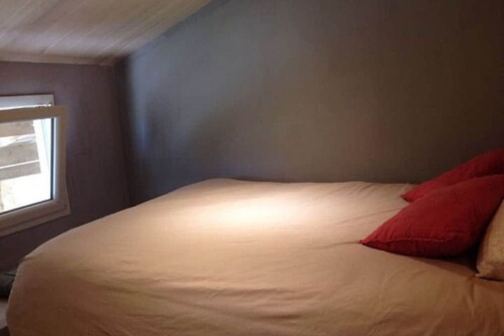 Room 13 of 16