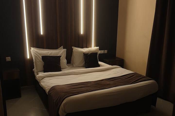 Room 9 of 20