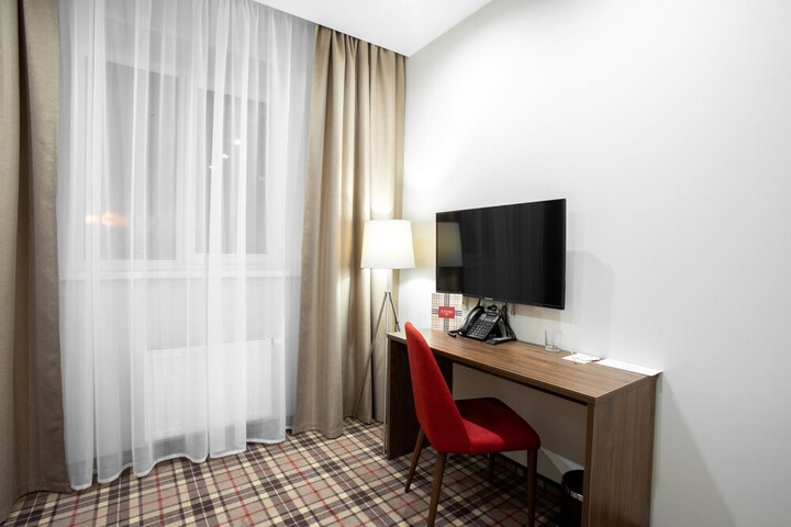 Room 6 of 25