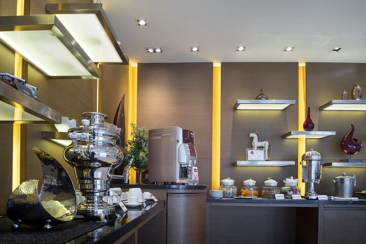 Breakfast/Coffee Service 122 of 164
