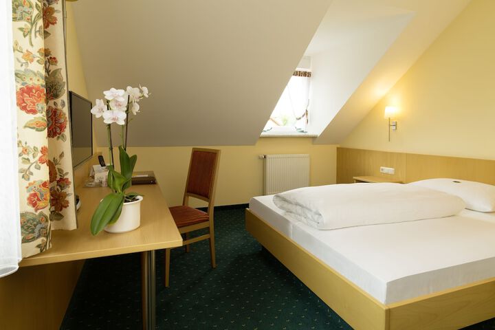 Room 16 of 39