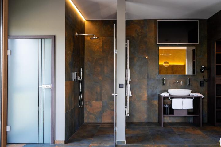 Room 53 of 67