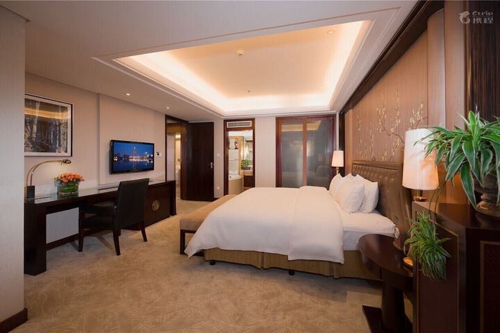 Room 4 of 28