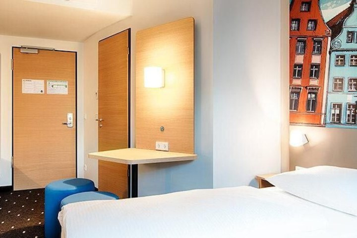 Room 7 of 35