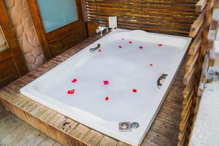 Hot Tub 80 of 130