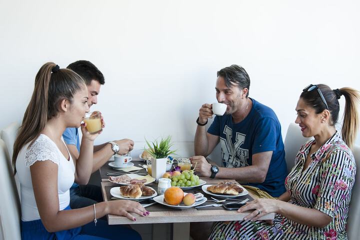 Breakfast/Coffee Service 22 of 36