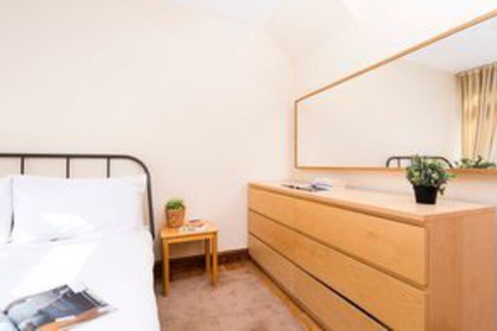 Room 16 of 30