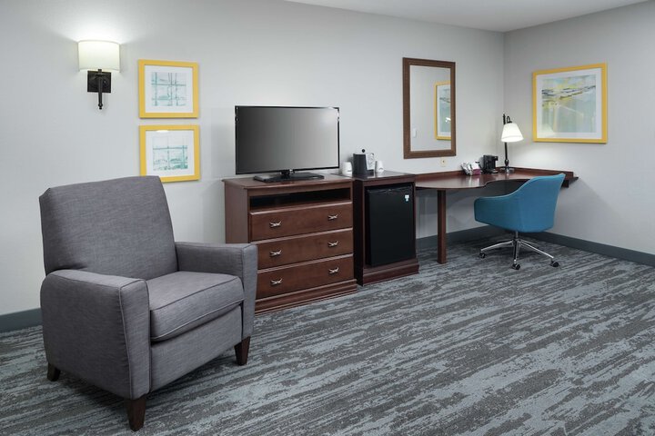 2 Queen Beds (6 of 14)
