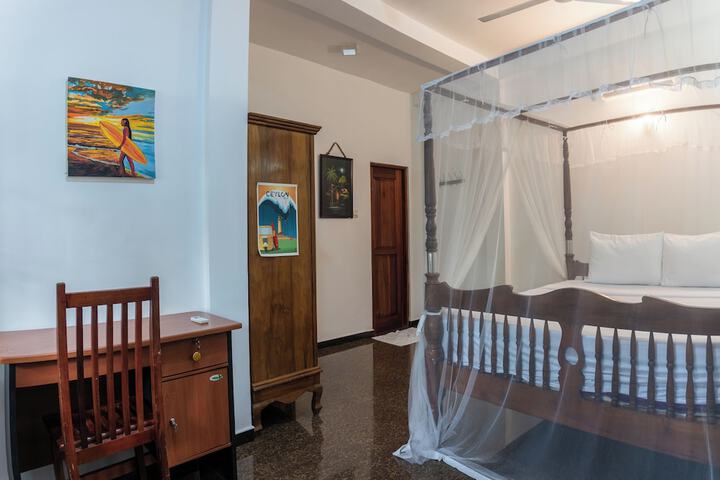 Room 14 of 38