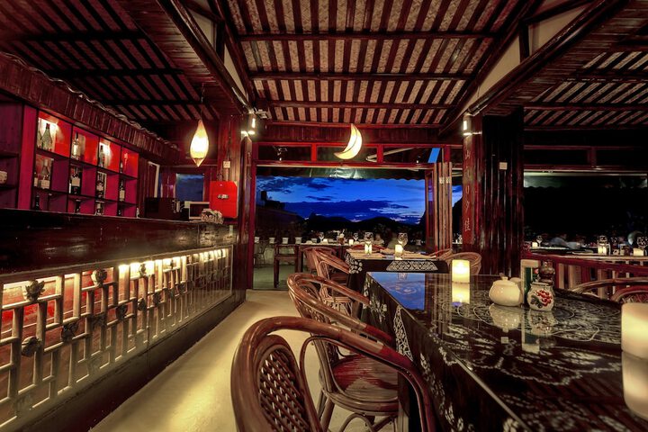 Lounge 82 of 116