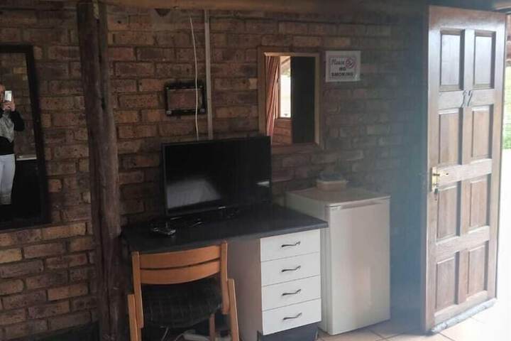 Room 6 of 27