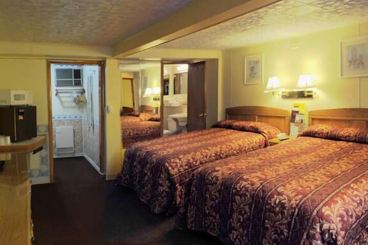 Room 8 of 10